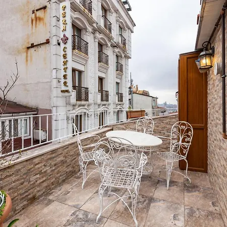Superb Flat With View And Terrace In Beyoglu